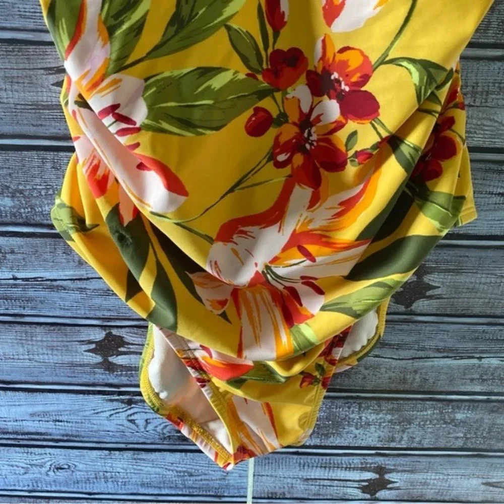 Kona Sol Floral Print One-Piece Swimsuit Size‎ M